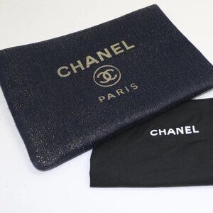 Chanel 2019 Deauville logo-print Clutch Blue Medium - 28103183